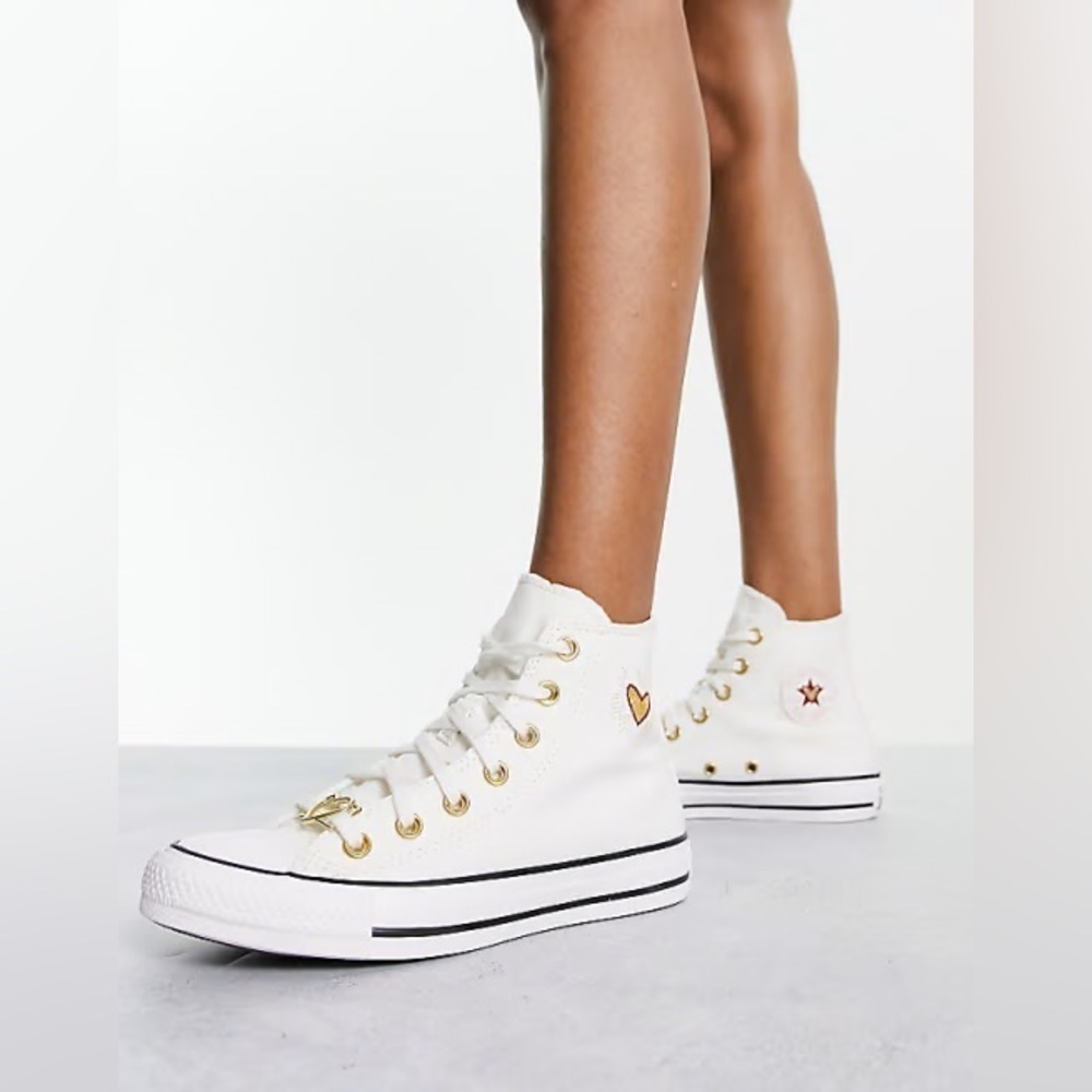 Converse Chuck Taylor All Star High White Valentine's Day 2023 - Picture 2 of 9